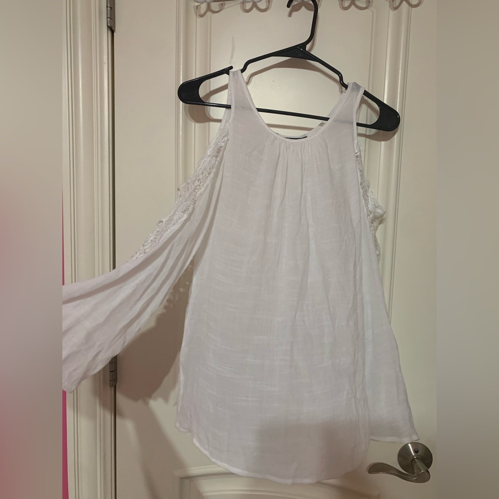 White light weight, flowy sleeve top